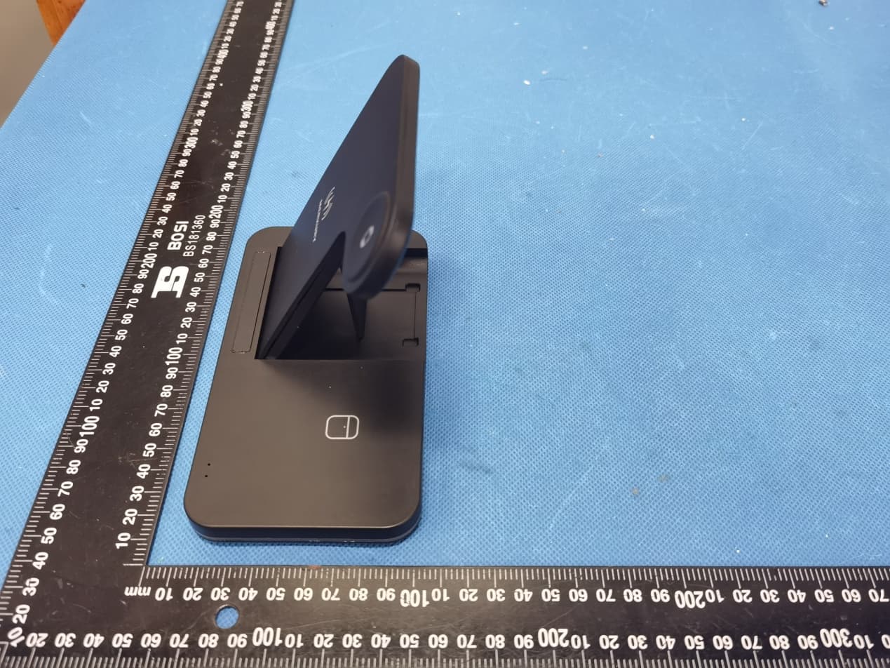 3-in-1 Wireless Charging Station - FCC ID 2A22V-QIS08 - Shenzhen DXR Electronic Technology Co., Limited (Dongguan Branch) (3)