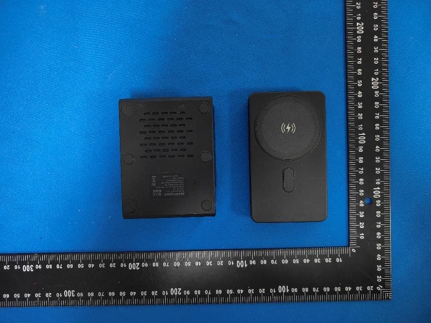 4-in-1 Wireless Charging Station-Power bank - FCC ID 2A22V-QIS11 - Shenzhen DXR Electronic Technology Co., Limited (Dongguan Branch) (2)