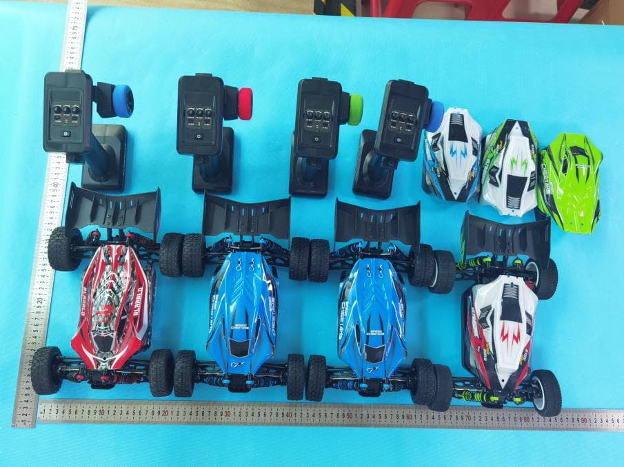 High Speed Remote-controlled Car - FCC ID 2A24F-XDKJ - Shantou Xiangda Technology Limited Company (2)