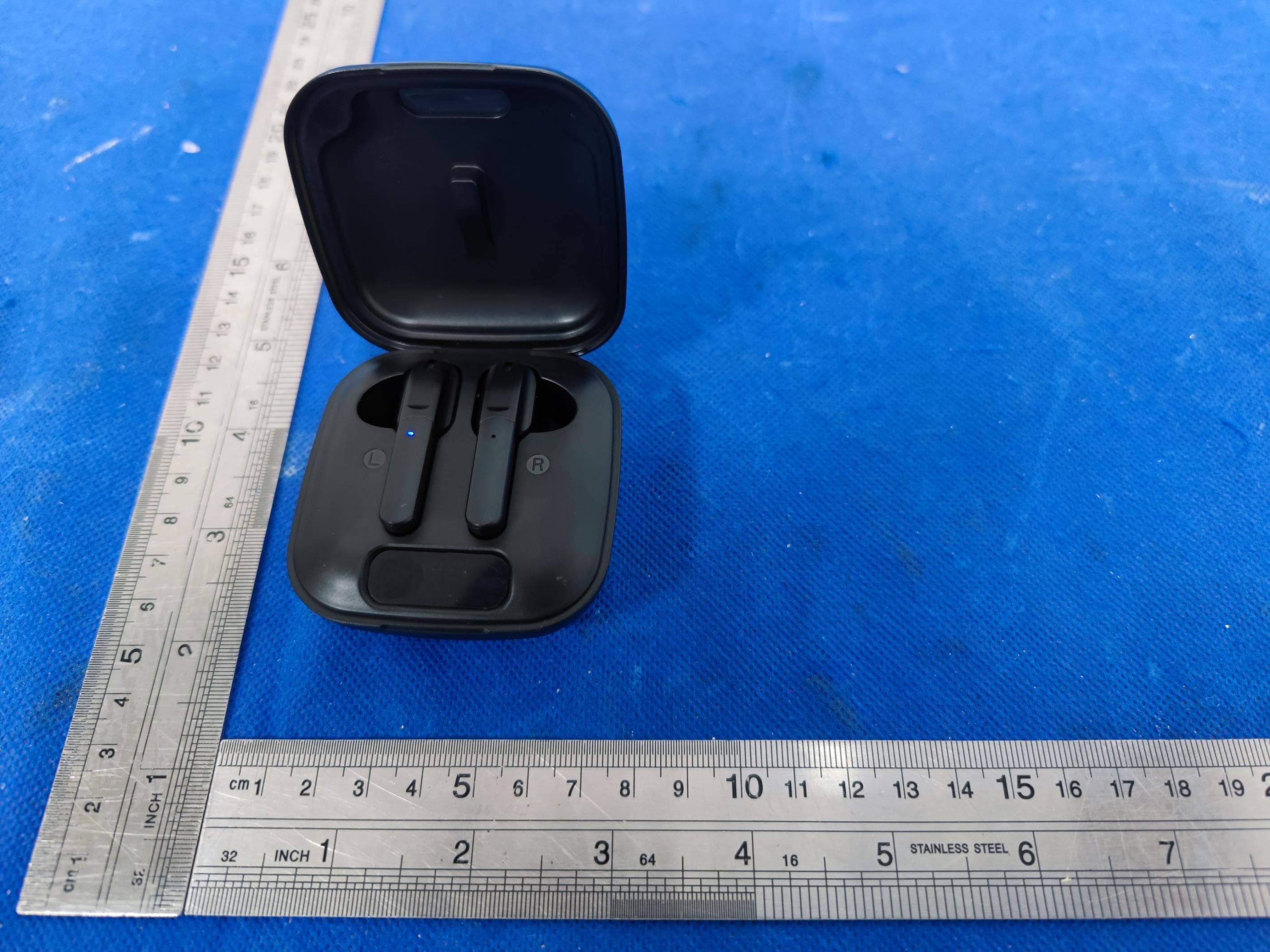 Bluetooth earphone - FCC ID 2A264-L50 - Shenzhen Lanxin Technology Co.LTD (3)