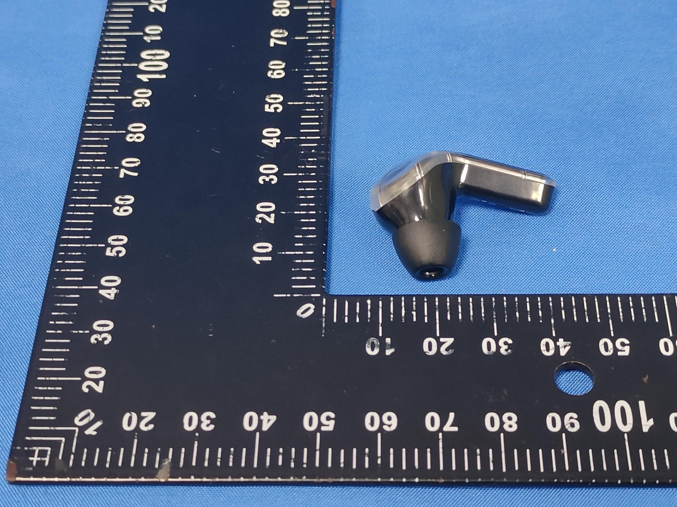Wireless Earphones - FCC ID 2A27V-XT-18 - Dongguan Genai Technology Co.,LTD