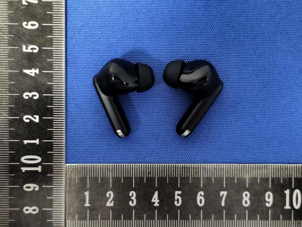 True Wireless Earphones - FCC ID 2A2BYHE-BS08 - Dongguan Huien Electronic Technology Co., Ltd (2)
