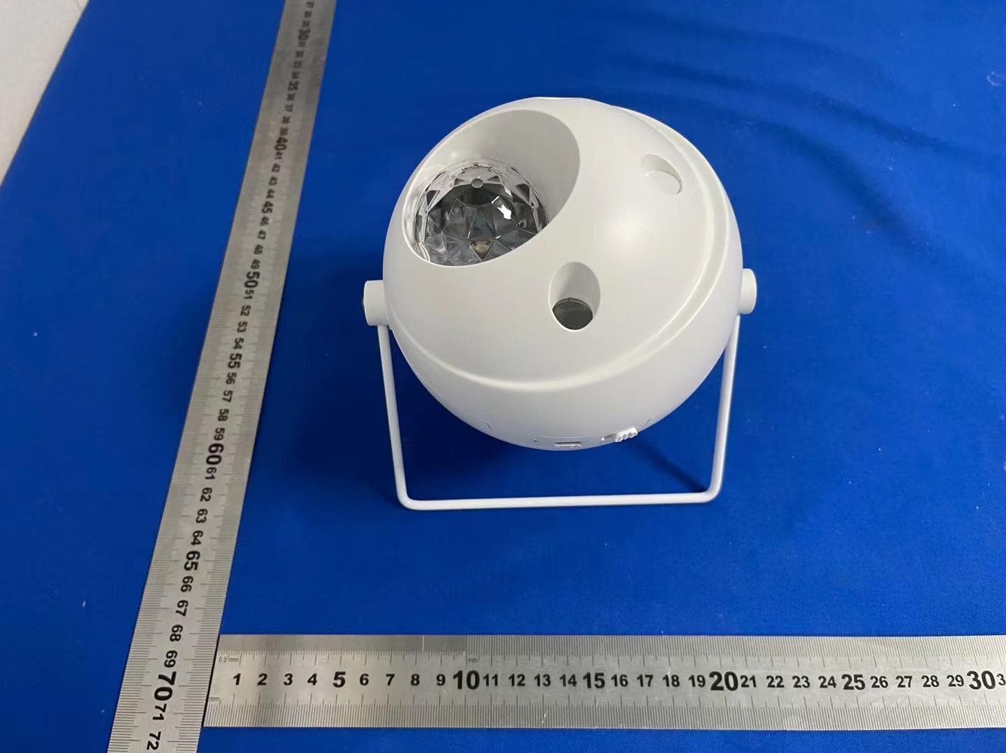 Magic Star Projector Speaker - FCC ID 2A2E8-WH-E12A - Guangzhou Tuoke Commerce Trade Co., Ltd. (4)