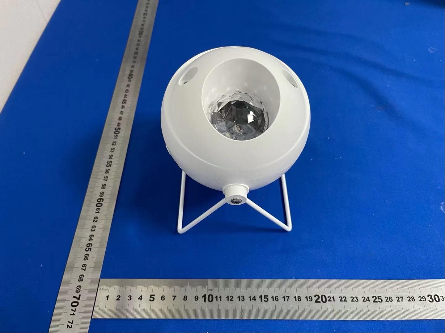 Magic Star Projector Speaker - FCC ID 2A2E8-WH-E12A - Guangzhou Tuoke Commerce Trade Co., Ltd. (2)