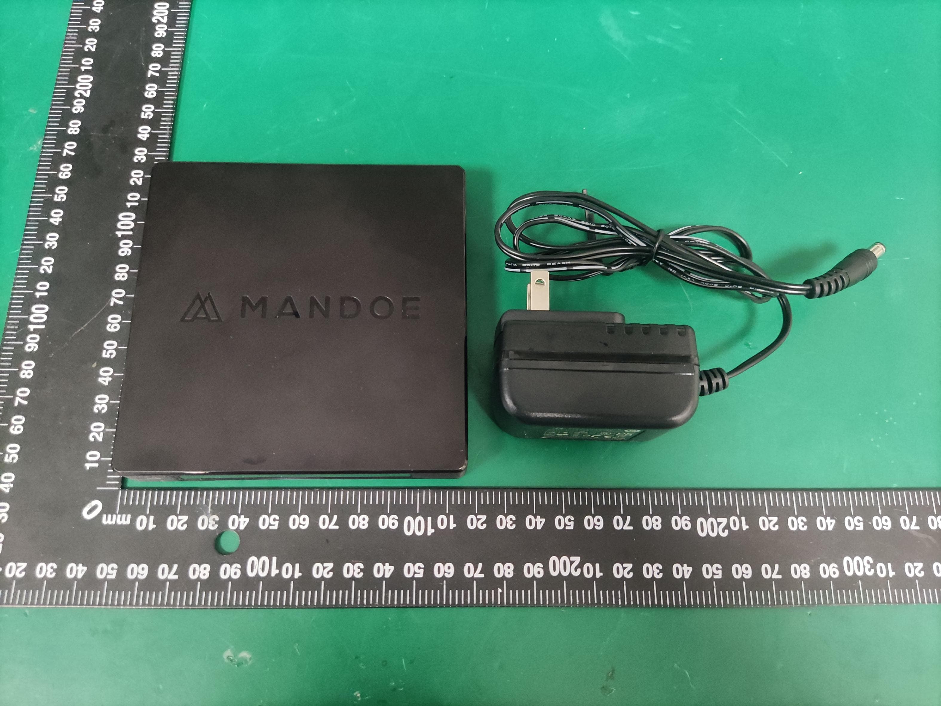 Digital Advertising Media Player - FCC ID 2A2KG-MCMP10211 - Mandoe Media Pty Ltd (4)