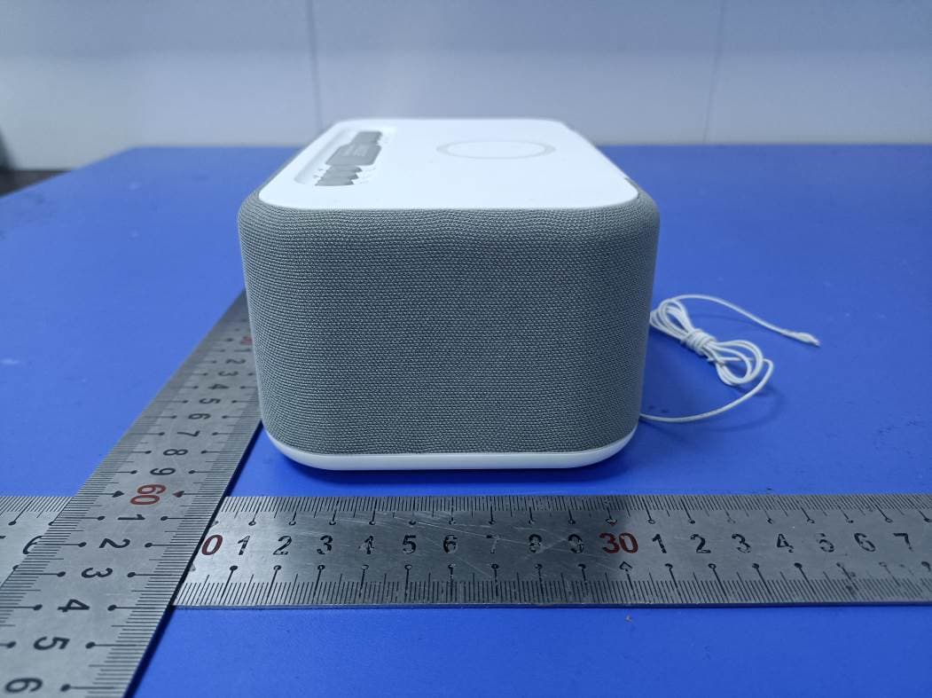 Dual Alarm Clock with Wireless Charging - FCC ID 2A2MV-KIMIUP101 - shen zhen shi zhi mao ke ji you xian gong si (2)