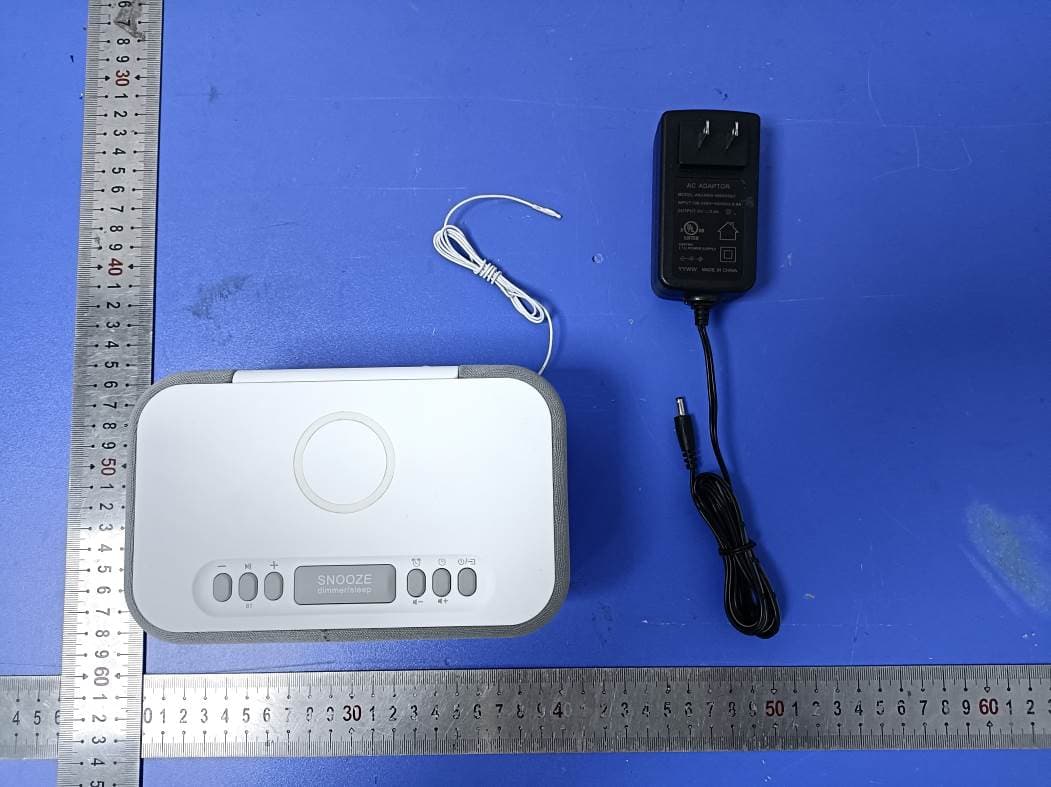 Dual Alarm Clock with Wireless Charging - FCC ID 2A2MV-KIMIUP101 - shen zhen shi zhi mao ke ji you xian gong si (5)