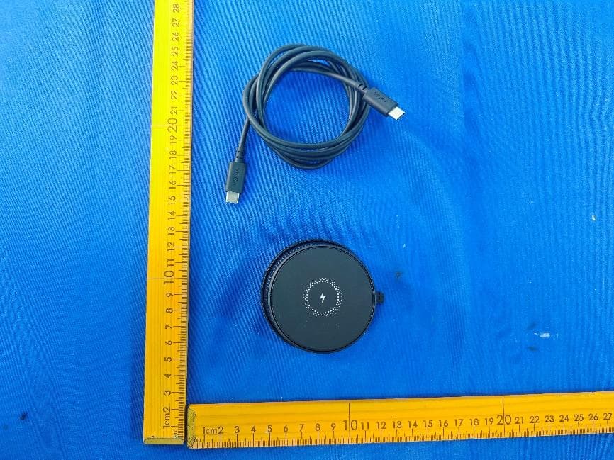 2 IN1 Magnetic Wireless Charger - FCC ID 2A2NS-GY-ZD02 - Guanyu(Dongguan) Intelligent Technology Co.,Ltd (2)