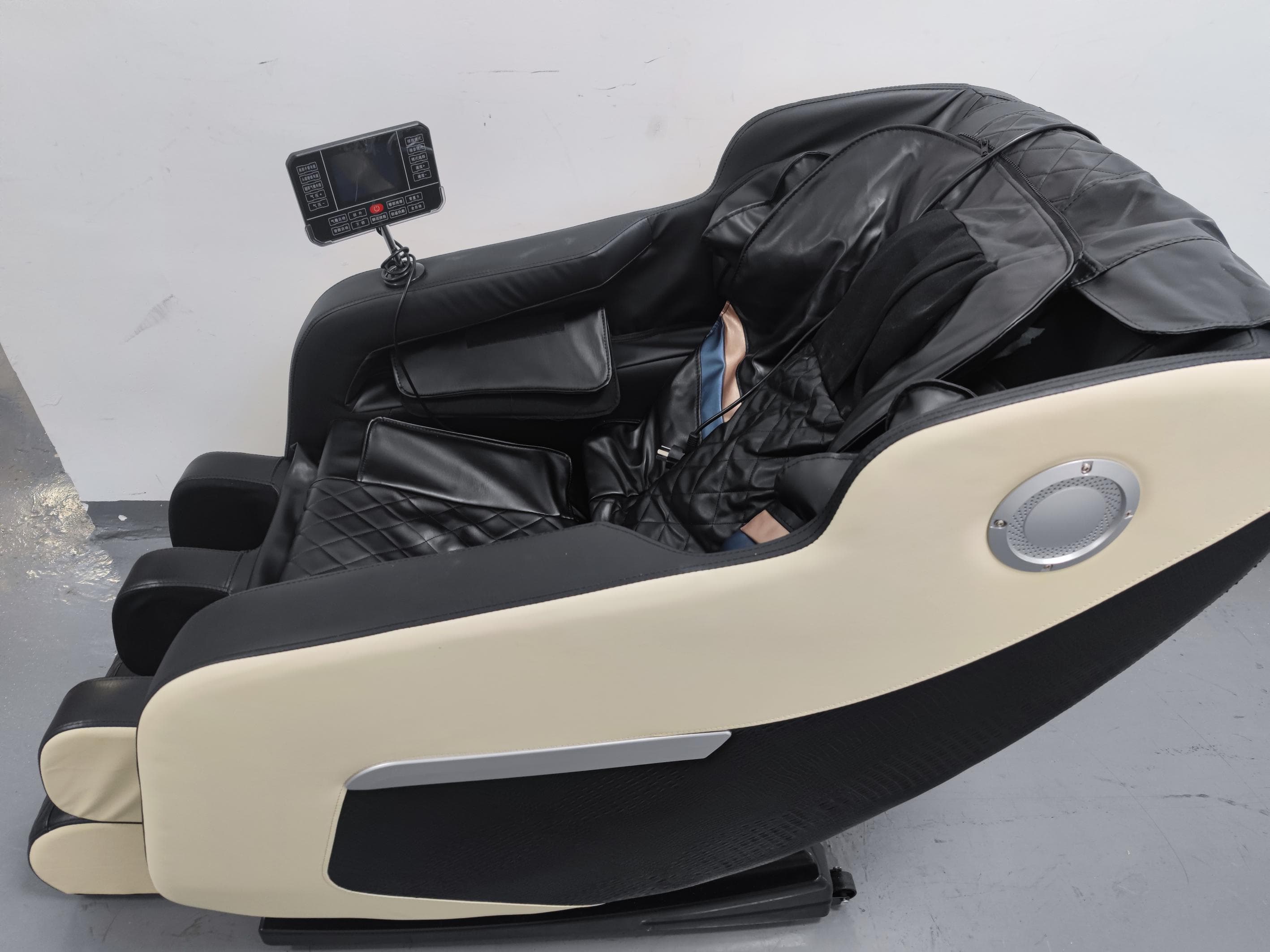 massage chair - FCC ID 2A2OM-Y68 - Fujian Ives Electronic Co.,Ltd (3)