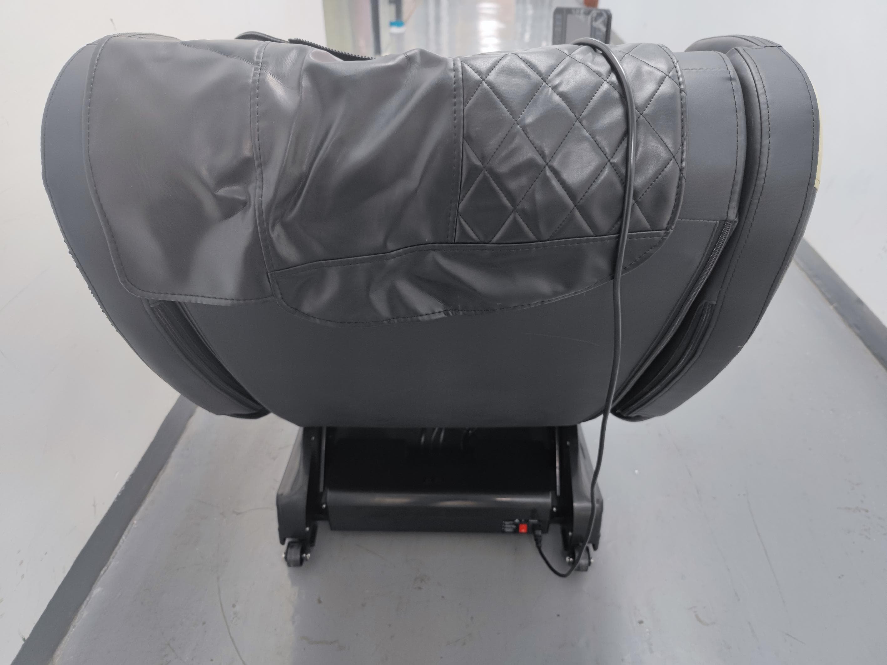 massage chair - FCC ID 2A2OM-Y68 - Fujian Ives Electronic Co.,Ltd (5)