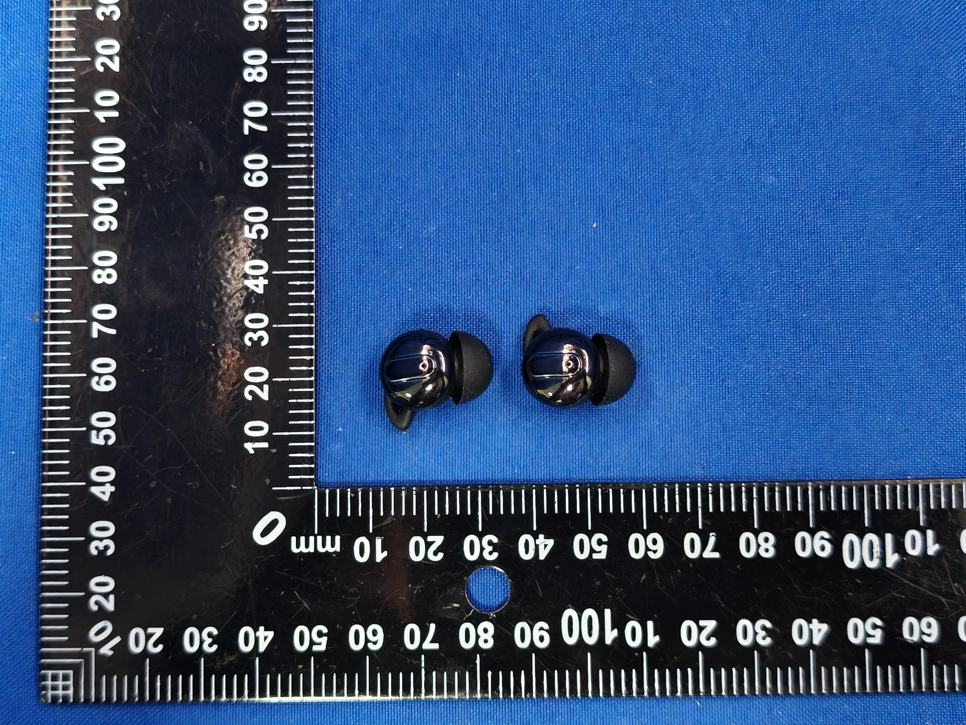True Wireless Earbuds - FCC ID 2A2P5-OHR799 - Acer Gadget Inc.