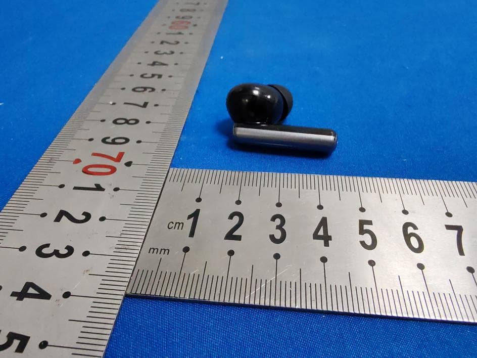 True Wireless Stereo Earphones - FCC ID 2A2P8-Q18 - Shenzhen lebel Technology Co.,Ltd (4)