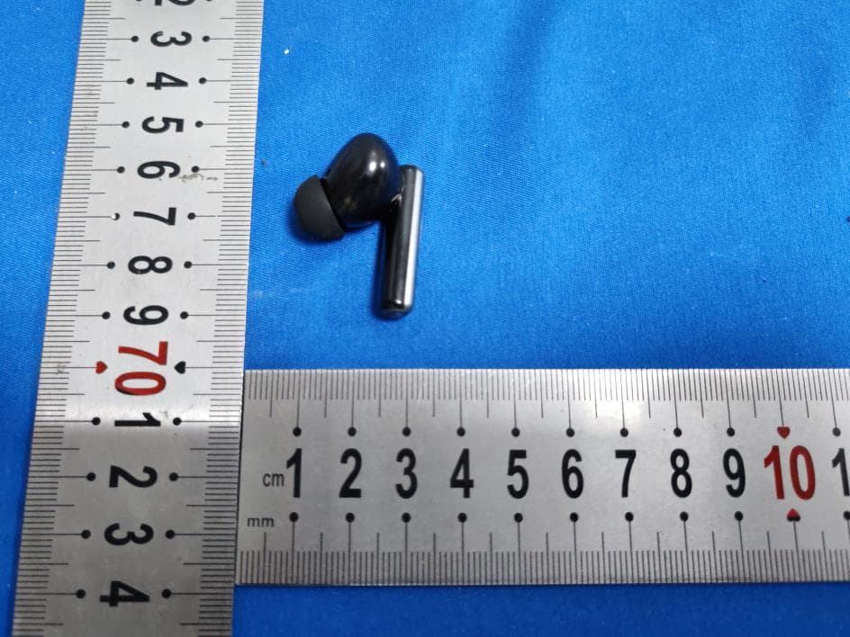 True Wireless Stereo Earphones - FCC ID 2A2P8-Q18 - Shenzhen lebel Technology Co.,Ltd