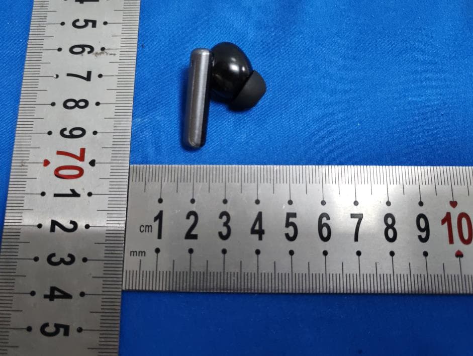 True Wireless Stereo Earphones - FCC ID 2A2P8-Q18 - Shenzhen lebel Technology Co.,Ltd (2)