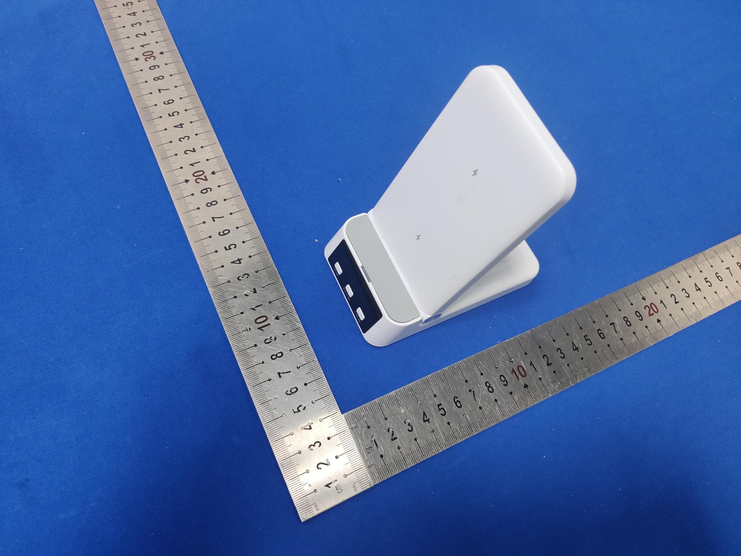 Wireless Charger - FCC ID 2A2UK-JJT-A60 - Dongguan Jiajiatong Plastic Mould Co. , Ltd. (2)