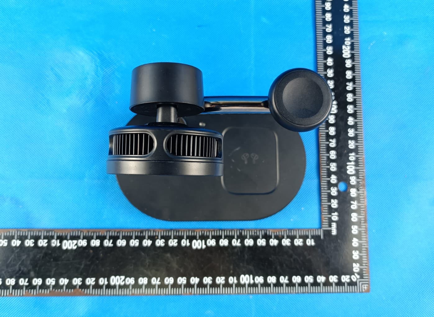 3 in 1 wireless charger - FCC ID 2A2UK-JJT-C69 - Dongguan Jiajiatong Plastic Mould Co. , Ltd. (2)