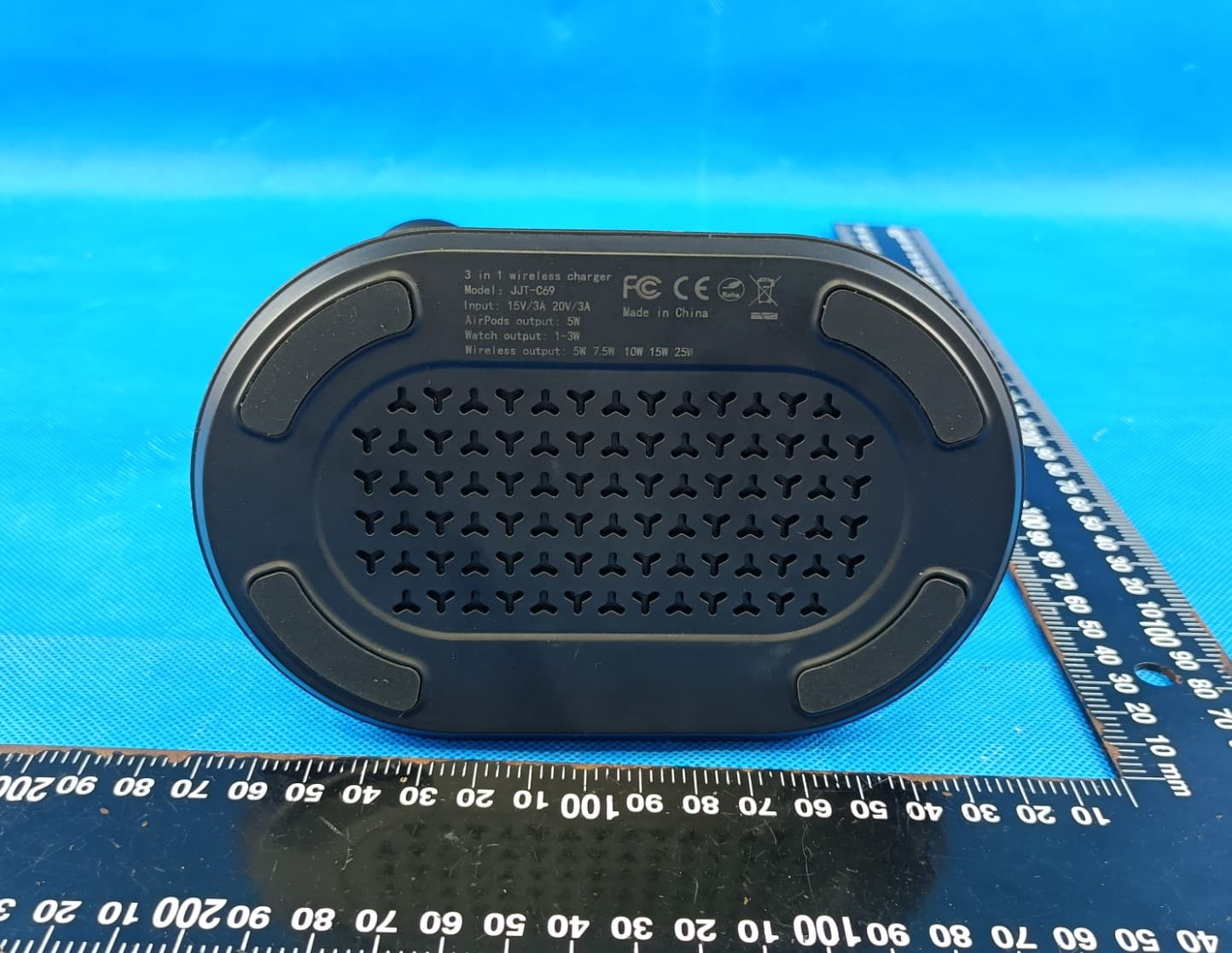 3 in 1 wireless charger - FCC ID 2A2UK-JJT-C69 - Dongguan Jiajiatong Plastic Mould Co. , Ltd. (4)