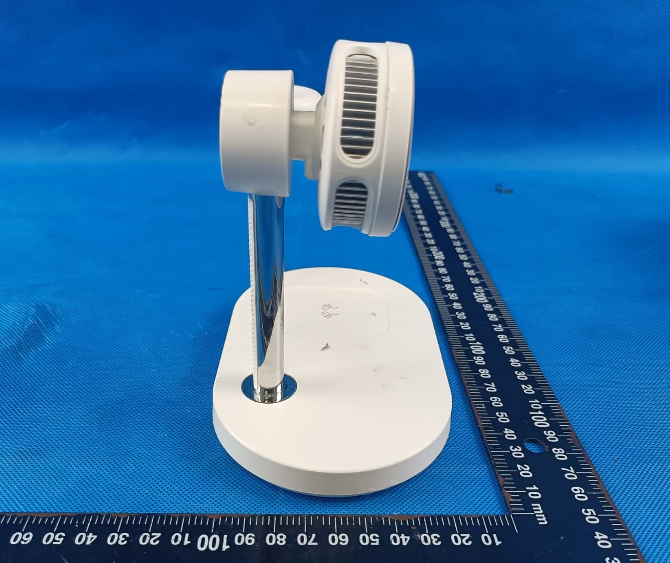 3 in 1 wireless charger - FCC ID 2A2UK-JJT-C69 - Dongguan Jiajiatong Plastic Mould Co. , Ltd. (5)