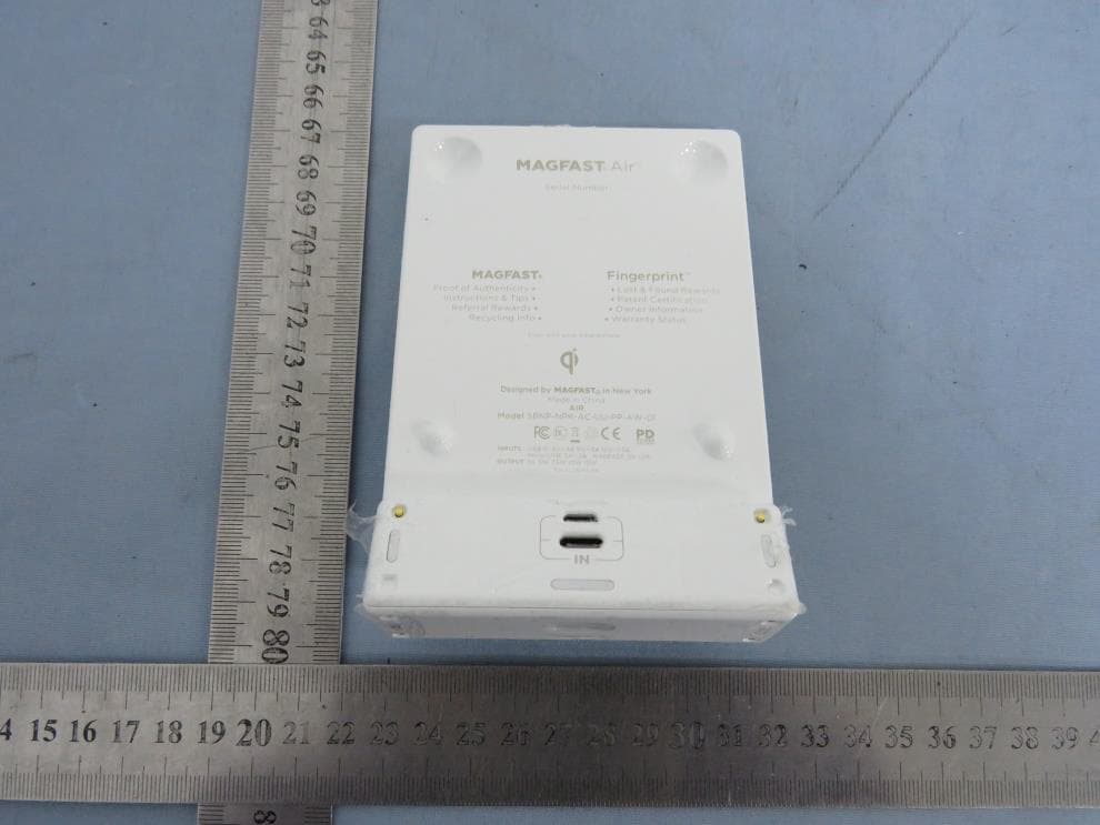 Wireless charger - FCC ID 2A2Y4-AIR - MAGFAST LLC (3)