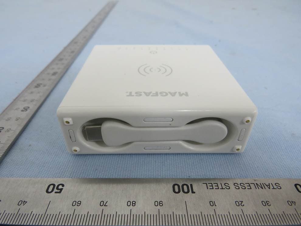Wireless charger portable power bank - FCC ID 2A2Y4-LIFE - MAGFAST LLC (3)