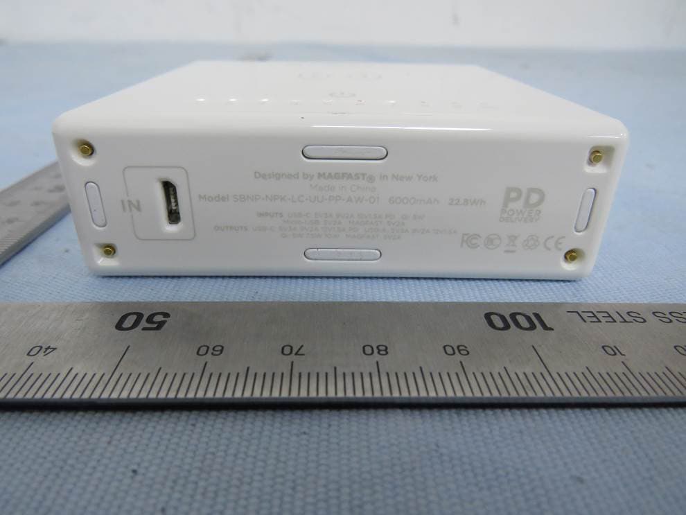 Wireless charger portable power bank - FCC ID 2A2Y4-LIFE - MAGFAST LLC (5)
