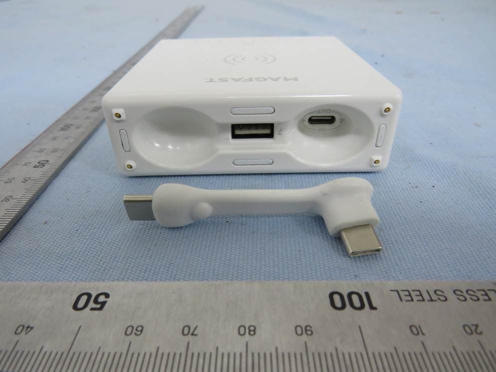 Wireless charger portable power bank - FCC ID 2A2Y4-LIFE - MAGFAST LLC (4)