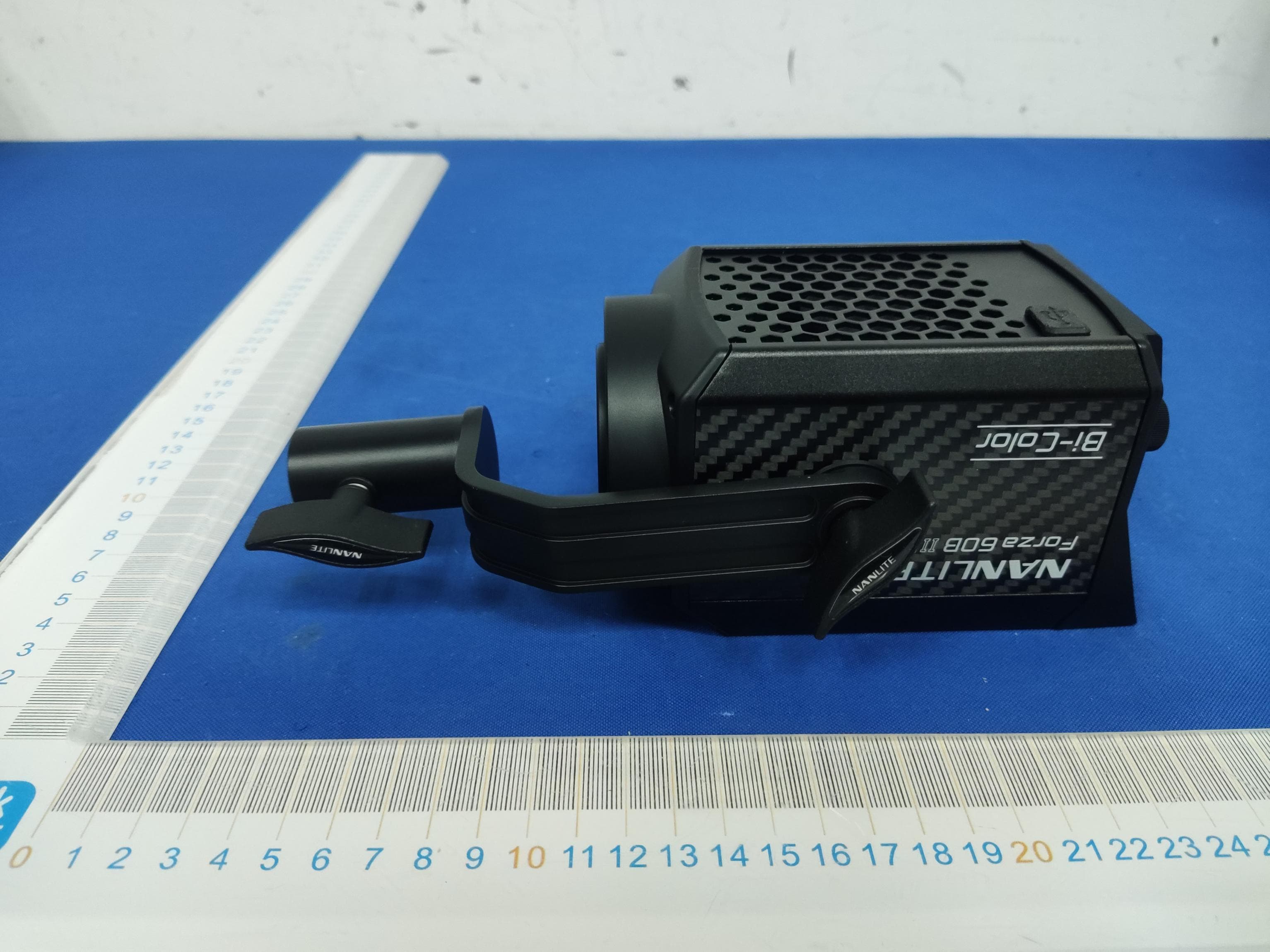 LED Bi-color Spot Light - FCC ID 2A2Y8-FORZA60BII - Guangdong Nanguang Photo&Video Systems Co., Ltd. (5)