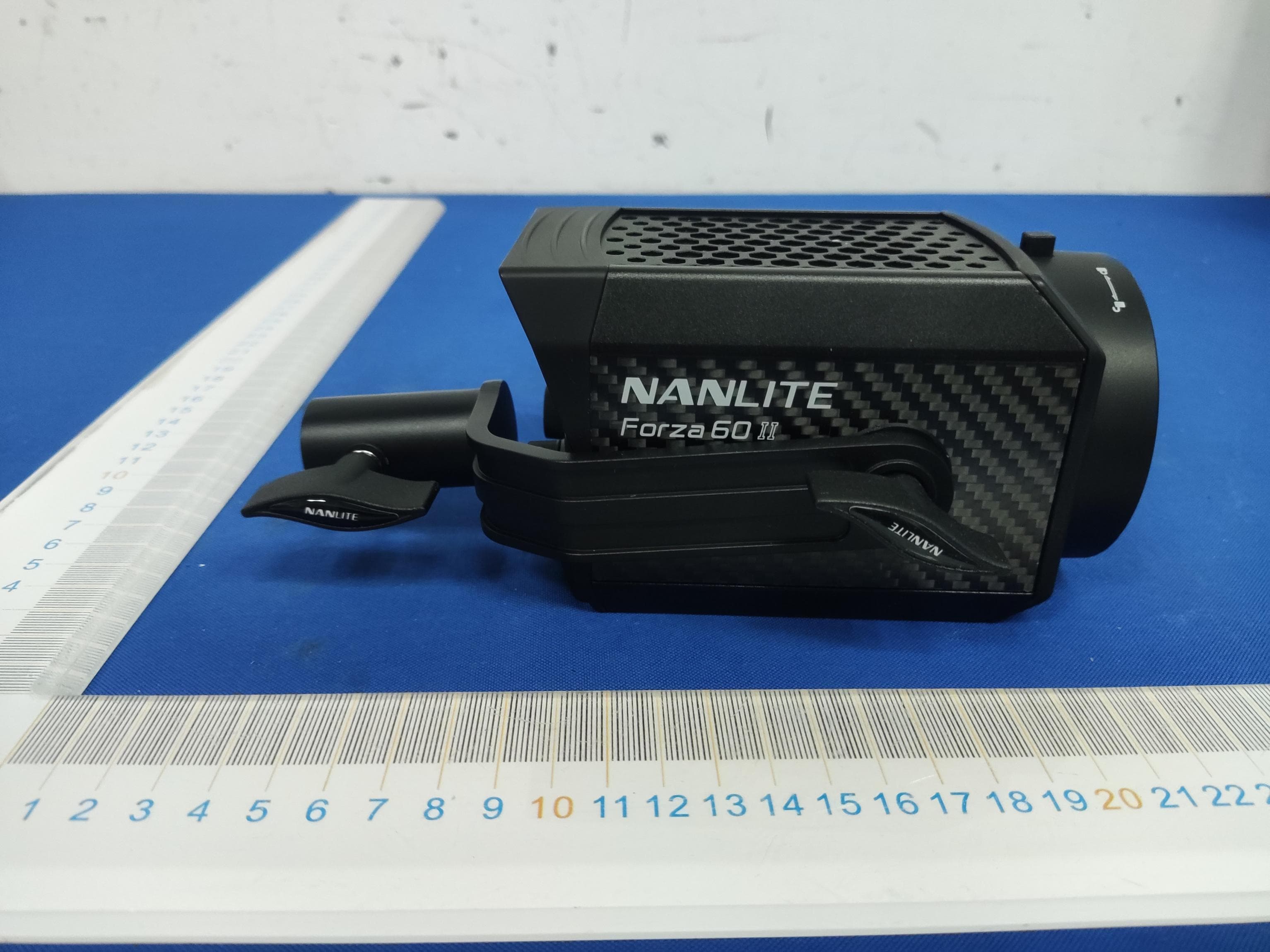 LED Spot Light - FCC ID 2A2Y8-FORZA60II - Guangdong Nanguang Photo&Video Systems Co., Ltd. (3)