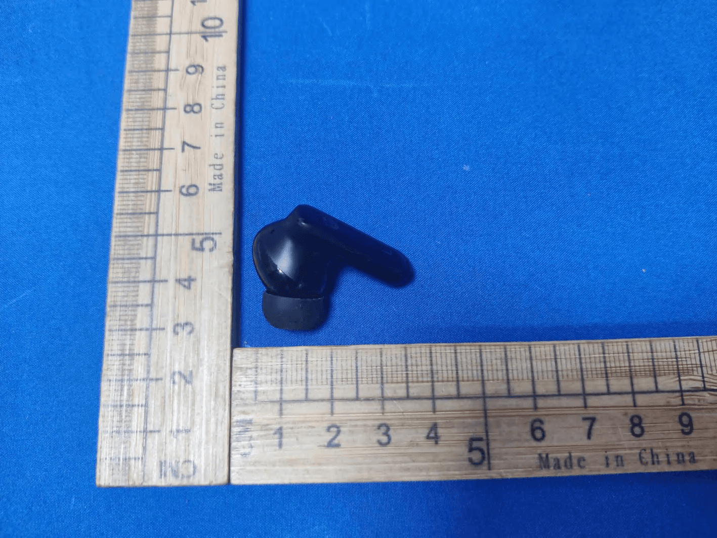 TWS Bluetooth Earphone - FCC ID 2A327-ST3 - Shenzhen Three Peaches Technology Co., Ltd (2)