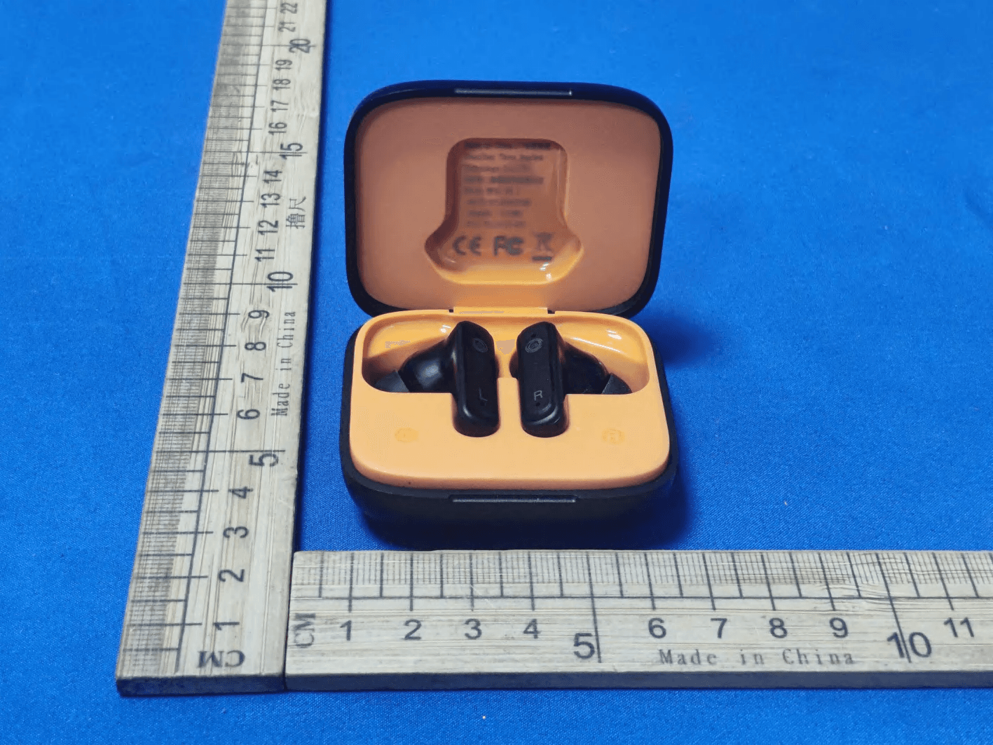 TWS Bluetooth Earphone - FCC ID 2A327-ST3 - Shenzhen Three Peaches Technology Co., Ltd (4)