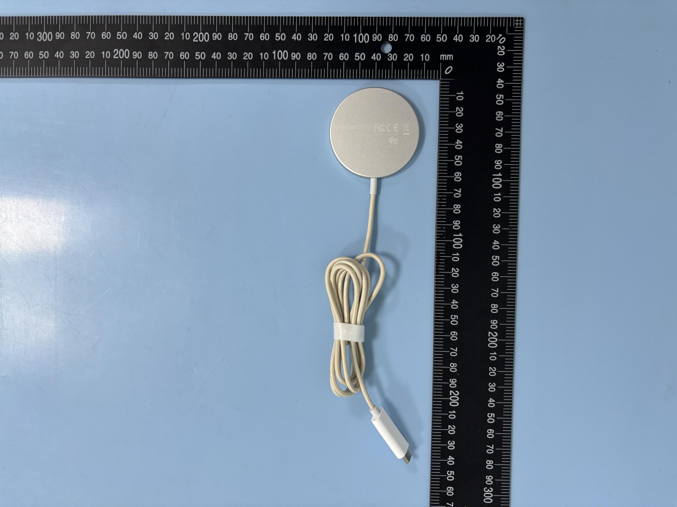 Qi2 Wireless fast Charger - FCC ID 2A36Q-QI2WHT - Boompods EU Sp. z o.o (5)