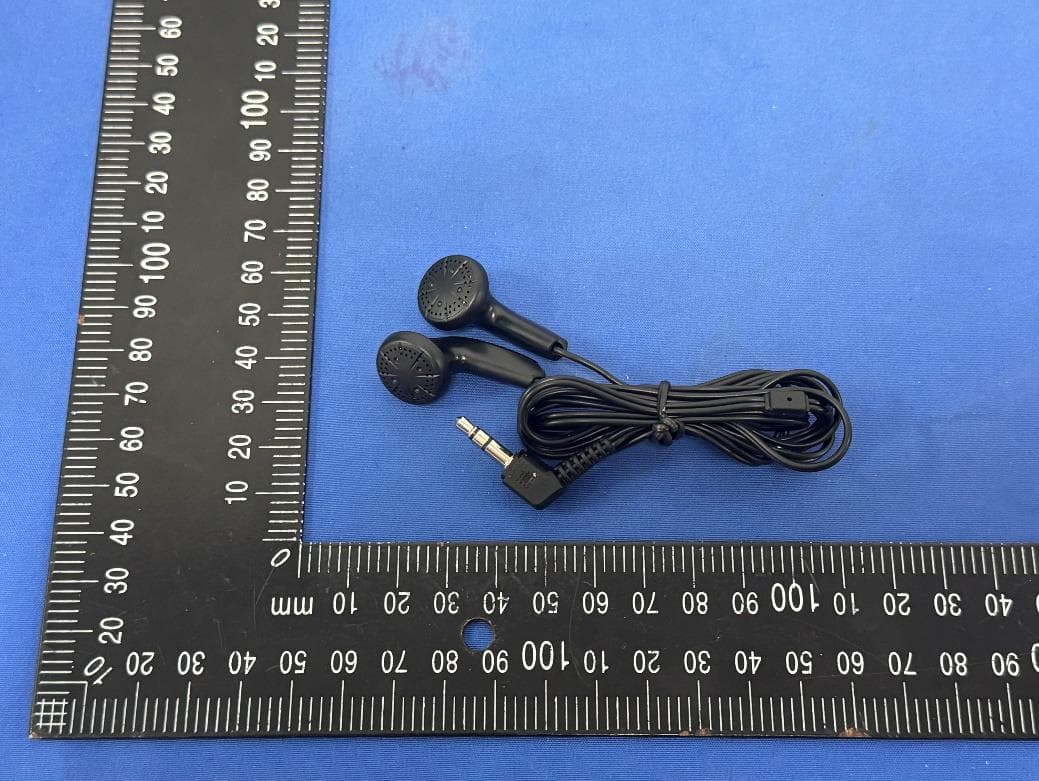 Personal CD/MP3 Player with FM PLL Radio - FCC ID 2A38HSB3706 - Jenmart Industrial (HK) Co., Limited (2)