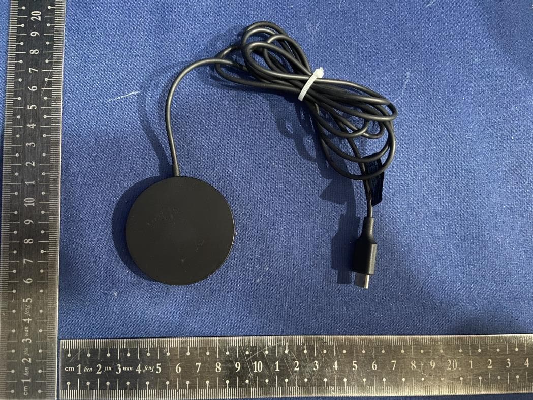 NewQ magnetic wireless charger - FCC ID 2A39NNEWQ2 - Shenzhen Yongdongke Innovation Technology Co., Ltd.