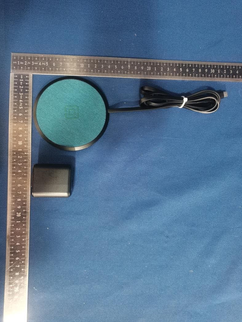 Fast Wireless Charger Pad - FCC ID 2A3AX-PW400 - Vinci Brands LLC (3)