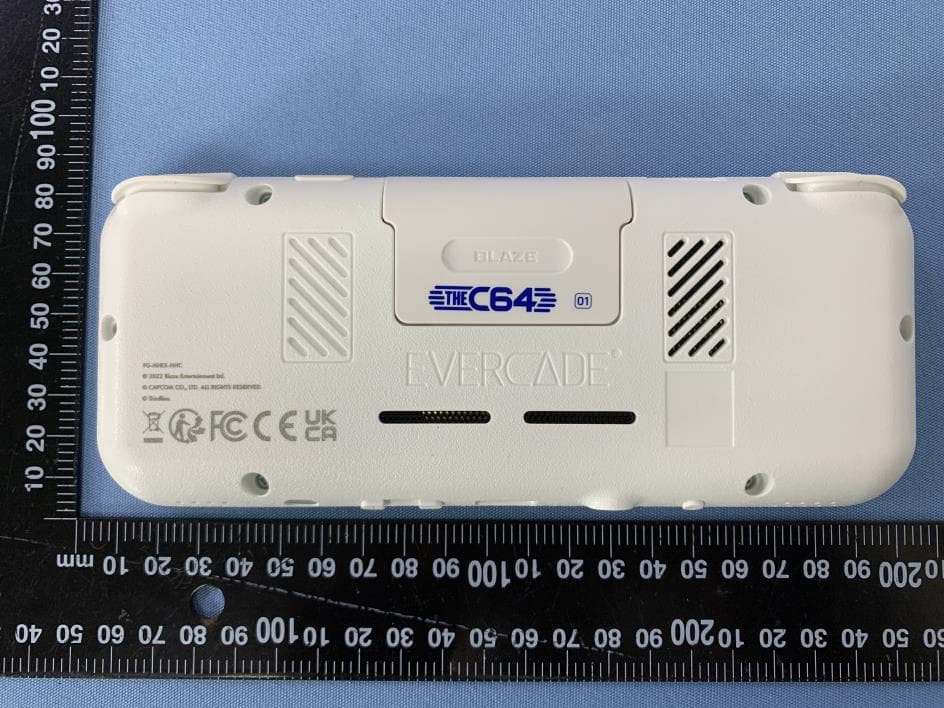 Blaze Evercade EXP Handheld - EFIGS - FCC ID 2A3DY-2022HEFIGSV - Blaze Entertainment Limited