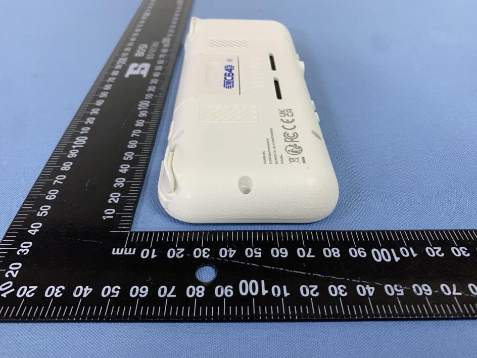 Blaze Evercade EXP Handheld - EFIGS - FCC ID 2A3DY-2022HEFIGSV - Blaze Entertainment Limited (4)