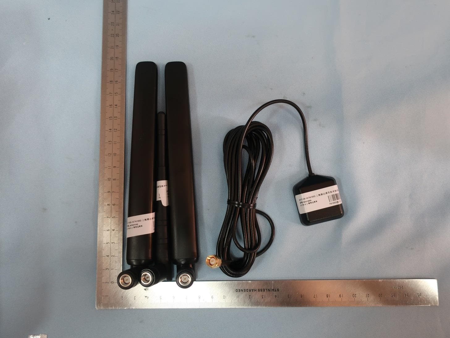 GPS Tracking/ Entertainment Tablet Device - FCC ID 2A3HWT10-R - Syncwise LLC (4)