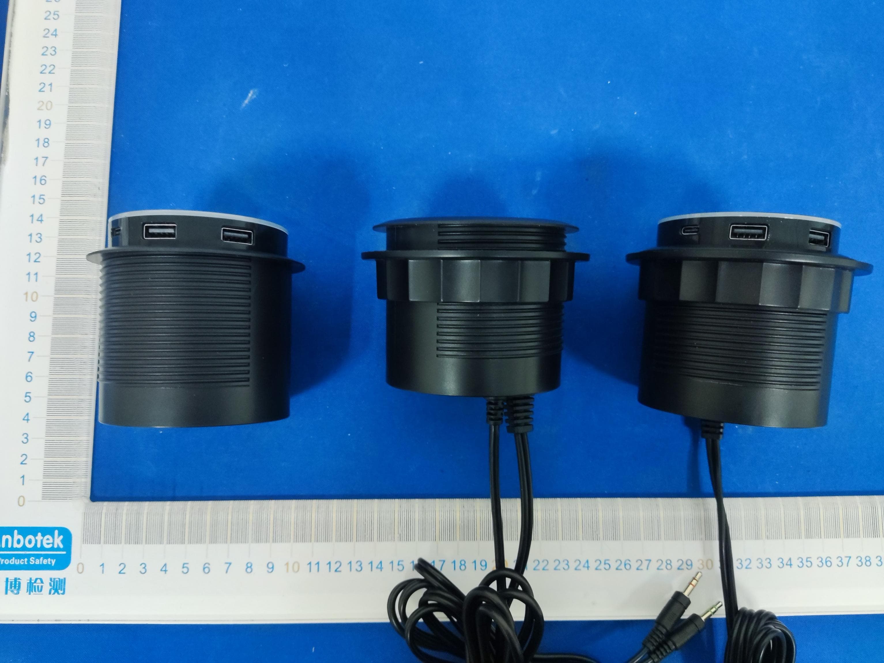 USB Wireless charging docking station - FCC ID 2A3OW-GRW30 - Dong guan Good Luck Furniture Industrial Co.,Ltd (3)