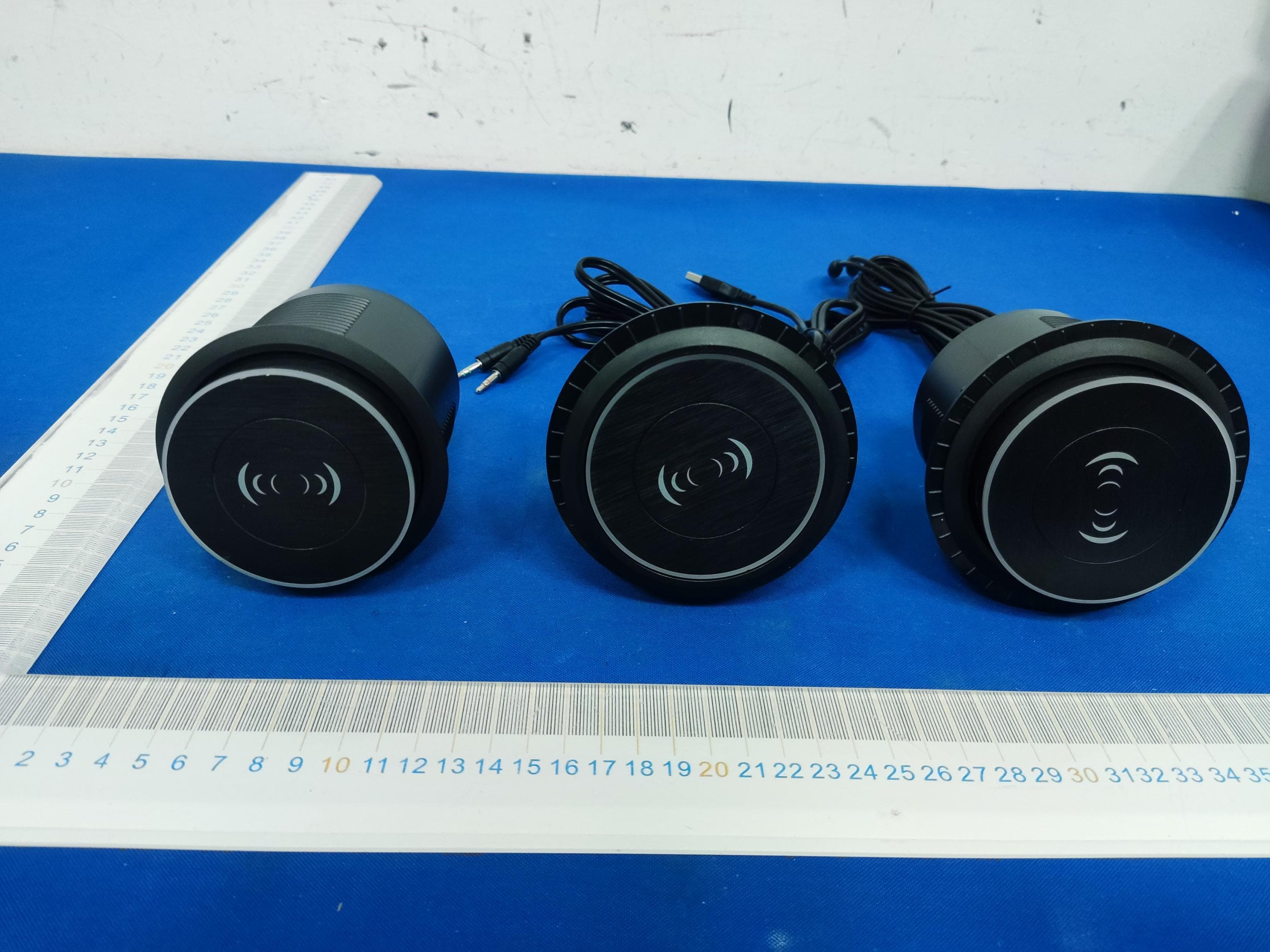 USB Wireless charging docking station - FCC ID 2A3OW-GRW30 - Dong guan Good Luck Furniture Industrial Co.,Ltd (2)