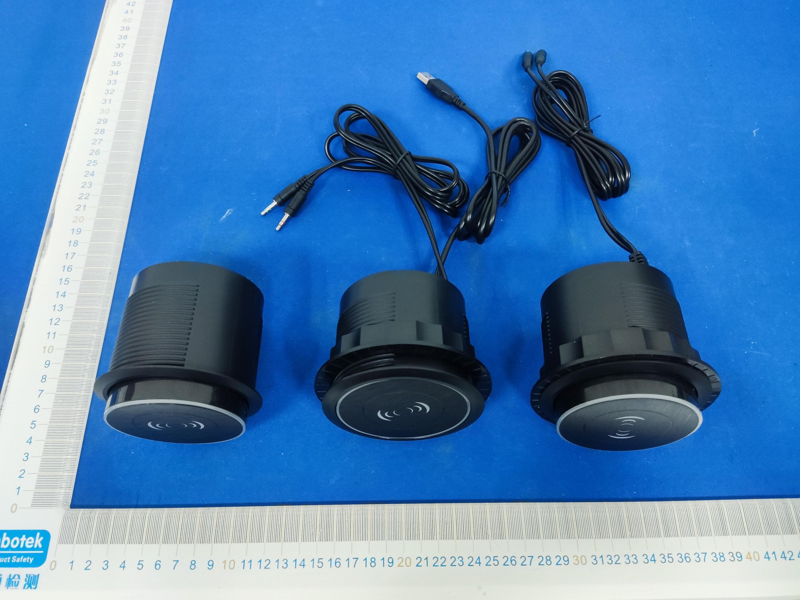 USB Wireless charging docking station - FCC ID 2A3OW-GRW30 - Dong guan Good Luck Furniture Industrial Co.,Ltd