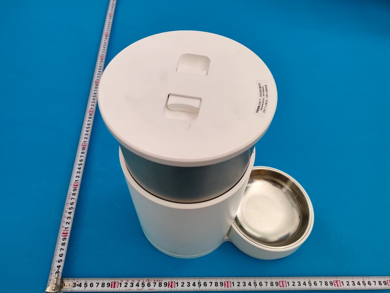 Smart Pet Feeder [Light] - FCC ID 2A3SO-NSSFE22A - shanghai Niaoyu Huaxiang Pet Co., Ltd (4)