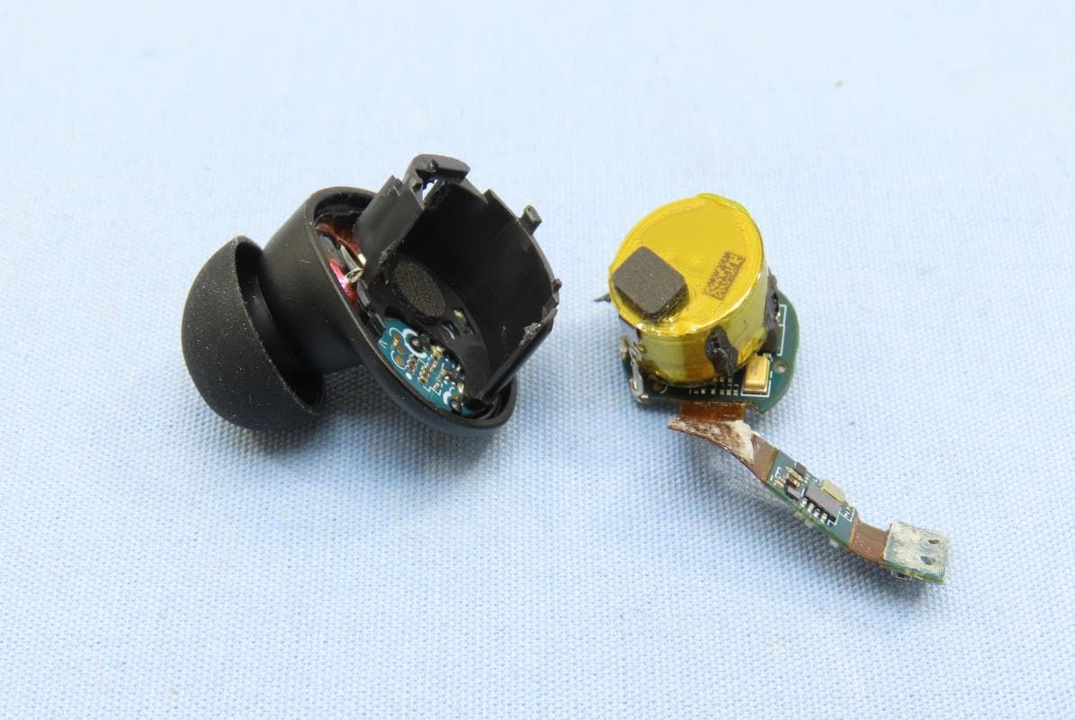 True Wireless Earphones - FCC ID 2A3ULMTW3R - Sonova Consumer Hearing GmbH (5)