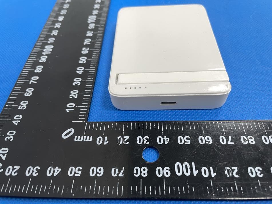 Rush Charge 5000mAh Mc Wireless Powerbank - FCC ID 2A3UQRCM50-G1-BLCK - Shenzhen X-nego Industrial Co., LTD (4)