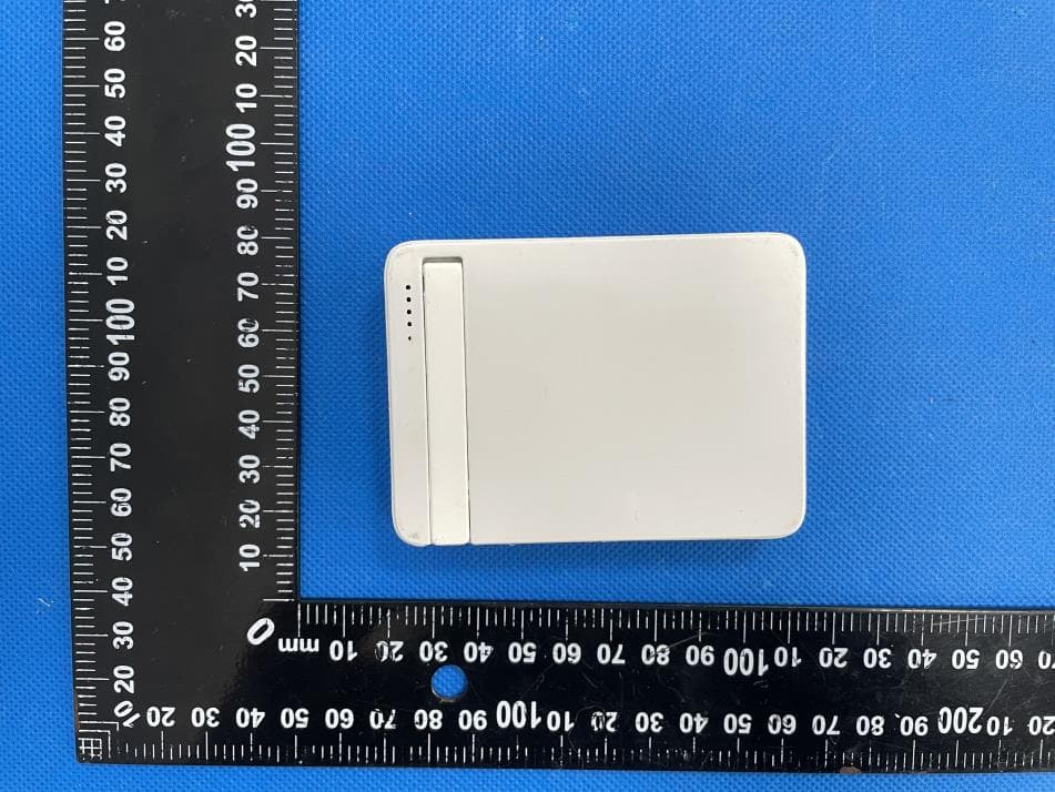 Rush Charge 5000mAh Mc Wireless Powerbank - FCC ID 2A3UQRCM50-G1-BLCK - Shenzhen X-nego Industrial Co., LTD (2)