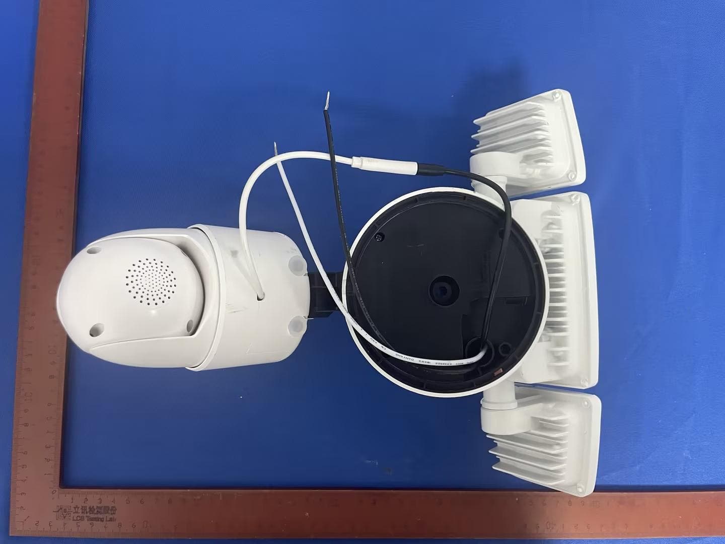 Floodlight Camera - FCC ID 2A3W8BDB60SX-3 - Shen Zhen Shi Meng Zhi Tuo Ke Ji You Xian Gong Si (4)