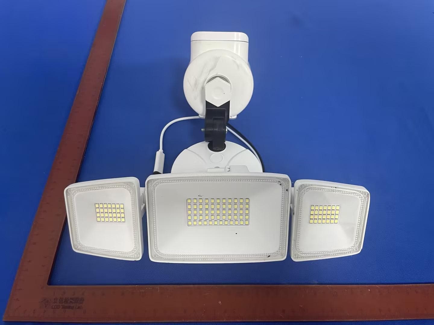 Floodlight Camera - FCC ID 2A3W8BDB60SX-3 - Shen Zhen Shi Meng Zhi Tuo Ke Ji You Xian Gong Si (5)