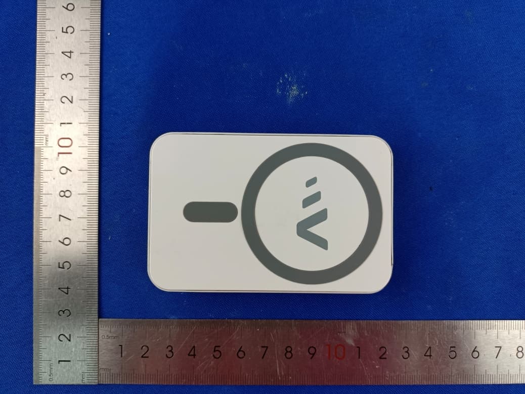 Magnetic Wireless Charging Power Bank - FCC ID 2A3XF-MCBAT-5K - Voice Comm, LLC (2)