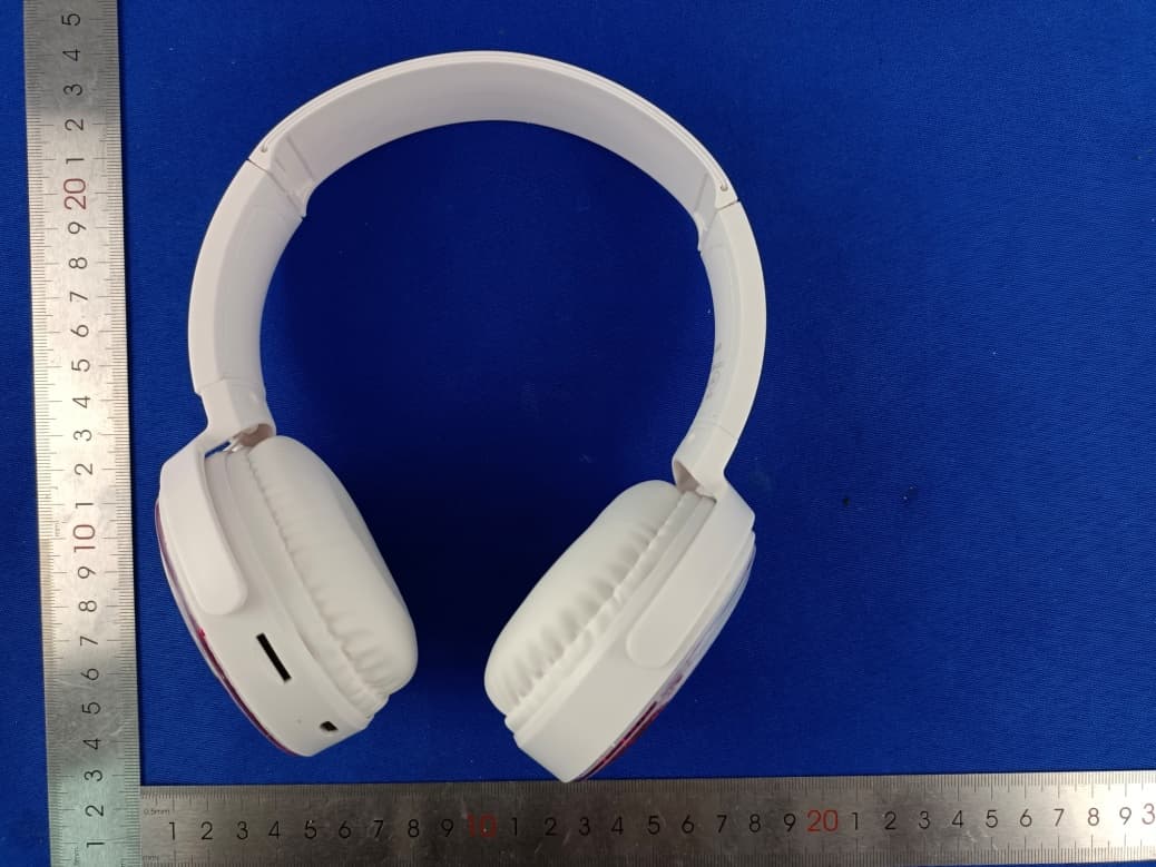 Wireless headphones - FCC ID 2A3ZO-EBP-22012 - Hong Kong Etech Groups Ltd.