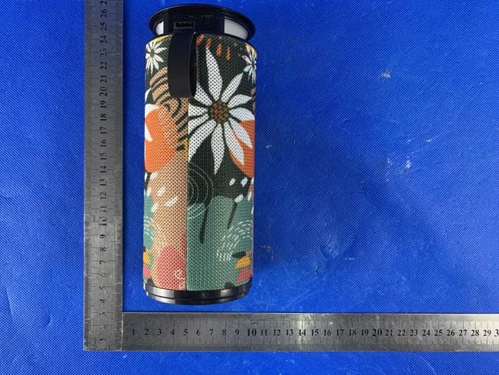 Fabric Covered Cylinder Wireless Speaker - FCC ID 2A3ZO-EBS1003 - Hong Kong Etech Groups Ltd.