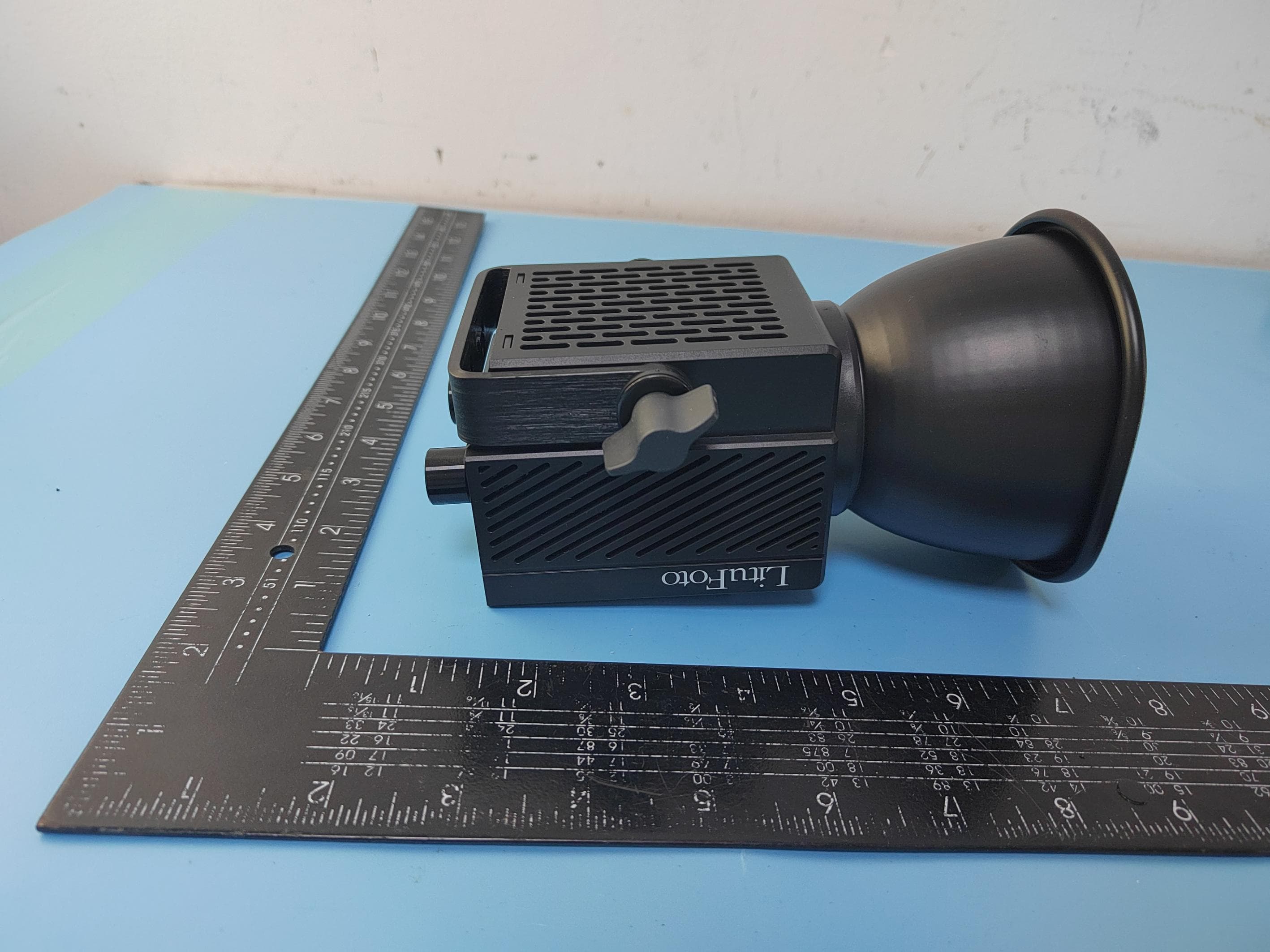 COB Photographic Video Light - FCC ID 2A438-U8 - Shenzhen Lineng Technology Co., Ltd. (3)